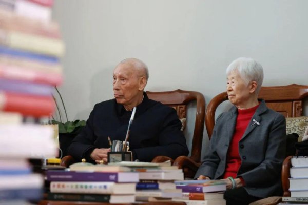 国元配资 北大教授夫妇, 一生相守在书房